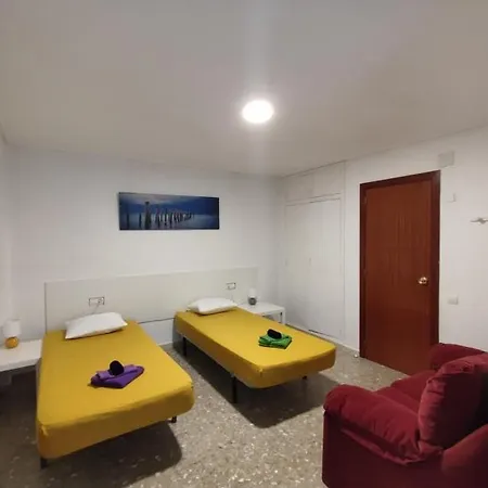 Homestay 35-4- Комната В Квартире С Раздельными Кроватями И Холодильником Для От 1 До 5 Человек В Центре Аликанте Alicante