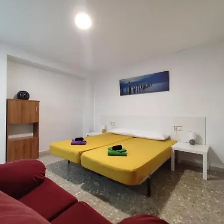 Homestay 35-4- Комната В Квартире С Раздельными Кроватями И Холодильником Для От 1 До 5 Человек В Центре Аликанте *
